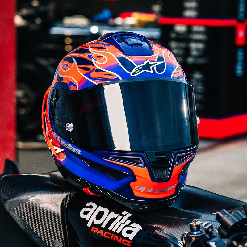 Alpinestars Supertech R-10 Flyte motocikla ķivere, pilna izmēra, ierobežotas izlaiduma, Jorge Martin, violeti sarkana