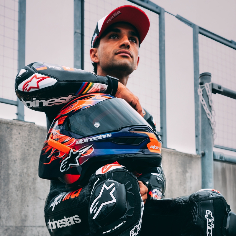 Alpinestars Supertech R-10 Flyte motocikla ķivere, pilna izmēra, ierobežotas izlaiduma, Jorge Martin, violeti sarkana