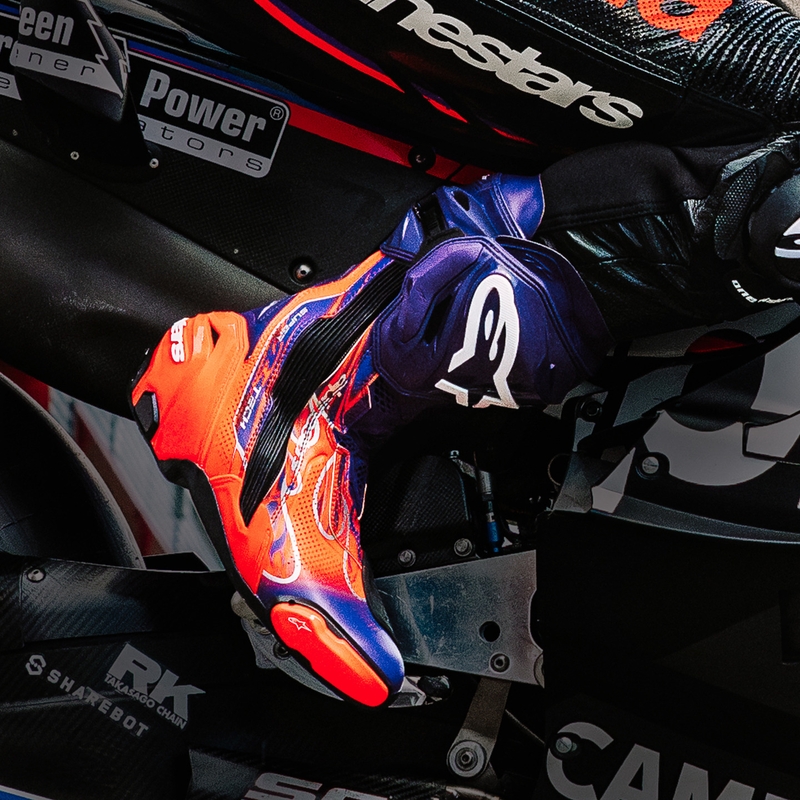 Alpinestars Supertech R Vented Flyte motociklu zābaki, ierobežotas tirāžas, Jorge Martin violeti-sarkani-melni