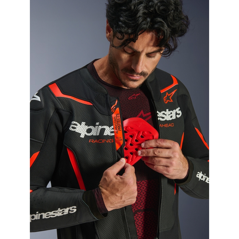 Alpinestars GP Force V2 Airflow ādas motocikla jaka melna-fluorescējoši sarkana-balta