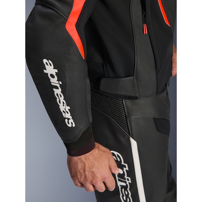 Alpinestars GP Force V2 Airflow ādas motocikla jaka melna-fluorescējoši sarkana-balta