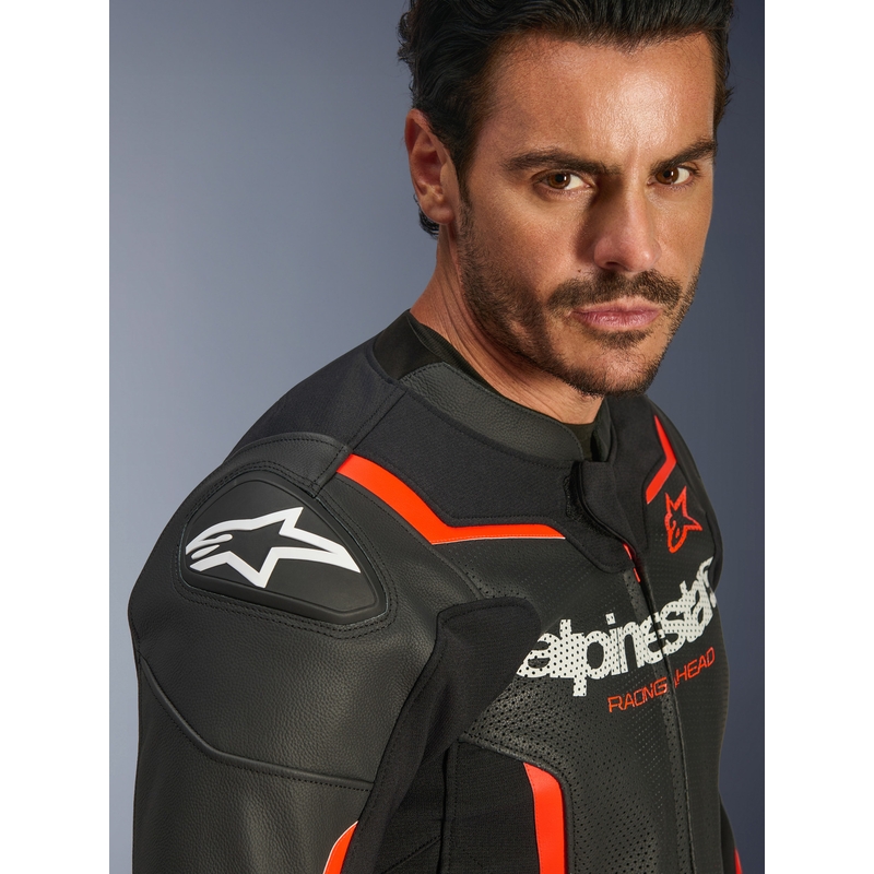 Alpinestars GP Force V2 Airflow ādas motocikla jaka melna-fluorescējoši sarkana-balta
