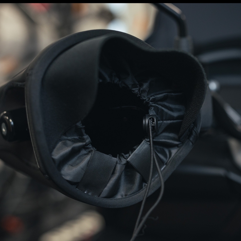 Oxford Hot Muffs apsildāmie roku sildītāji, melni