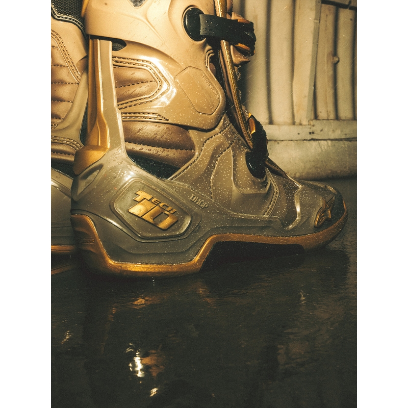 Alpinestars TECH 10 Limited Edition AIR GOLD motocikla zābaki brūni zelta krāsā