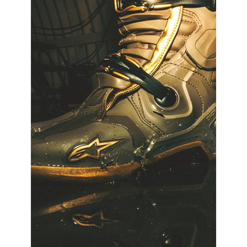 Alpinestars TECH 10 Limited Edition AIR GOLD motocikla zābaki brūni zelta krāsā