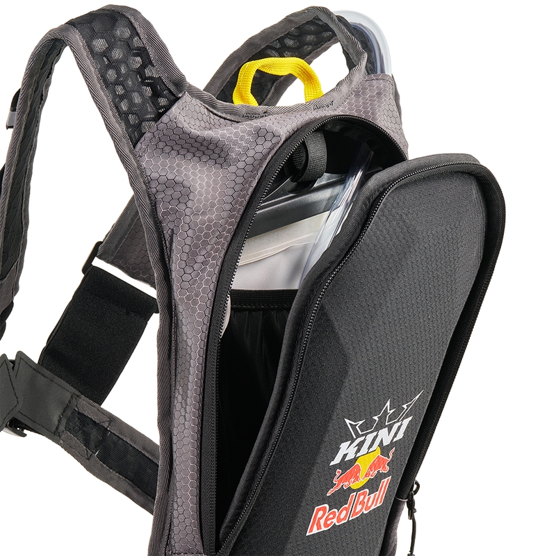 Hidratācijas mugursoma KINI Red Bull 1.0 Hydration Backpack antracīta krāsā