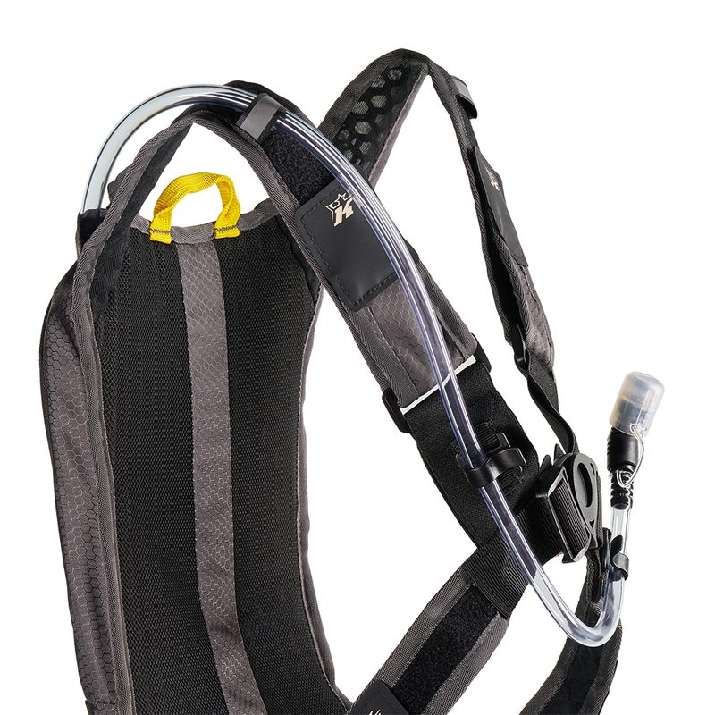 Hidratācijas mugursoma KINI Red Bull 1.0 Hydration Backpack antracīta krāsā
